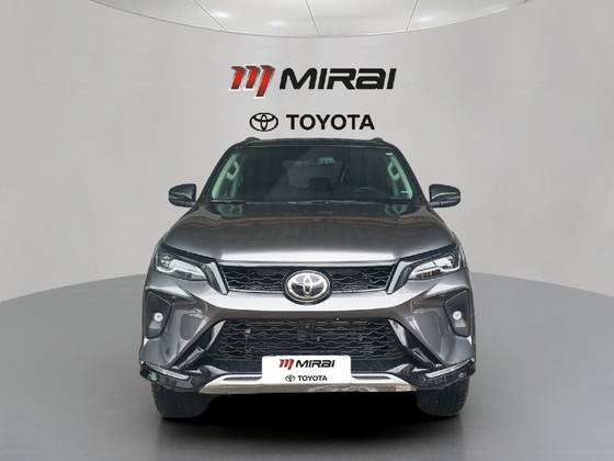 TOYOTA HILUX SW4 2.8 D-4D TURBO DIESEL SRX PLATINUM 7L 4X4 AUTOMÁTICO